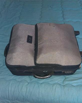 Astuccio-trolley per strumenti musicali 