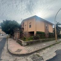 Bosa VILLA libera su 4 lati con Giardino di 500 mq