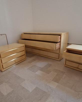 Letto, sedie e cameretta a stock