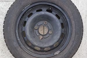 4 cerchi in ferro R14 con pneumatici invernali