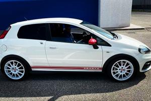Grande Punto Abarth con autobloccante Quaife 