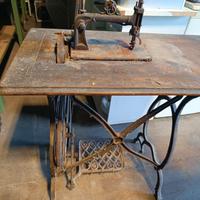 Macchina da cucire d'epoca 