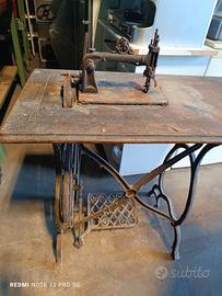 Macchina da cucire d'epoca 