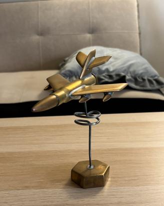 Aereo in ottone realizzato con bossoli