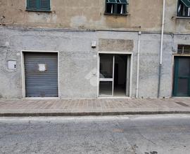 NEGOZIO A GENOVA