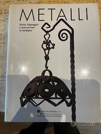 Metalli – Storia, linguaggio e innovazione in Sard