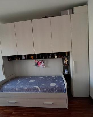 Armadio a ponte matrimoniale + Divano letto  