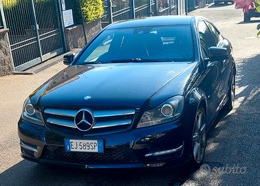 Mercedes coupe tenuta in modo maniacale per amator