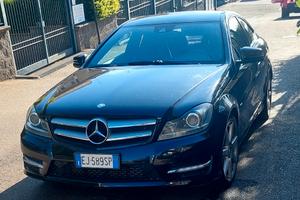 Mercedes coupe tenuta in modo maniacale per amator