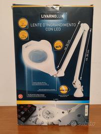 Lente di ingrandimento con Led. Nuova, mai usata.
