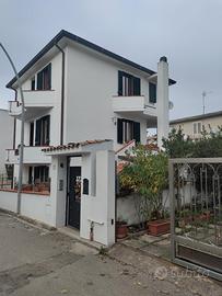 Casa unifamiliare con giardino