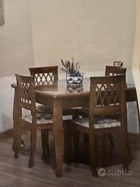 Tavolo allungavile e sedie