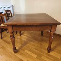 tavolo in legno massiccio 100*100 h80 con 4sedie