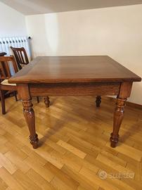 tavolo in legno massiccio 100*100 h80 con 4sedie