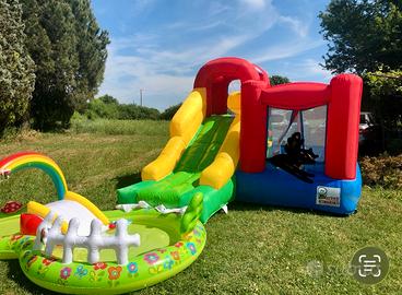 Gonfiabile per bambini scivolo e castello salti