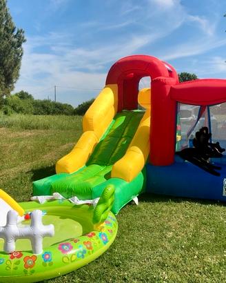 Gonfiabile per bambini scivolo e castello salti