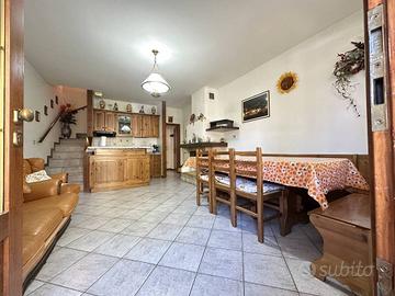 Villetta a schiera di 134 m² con 3 locali e box au