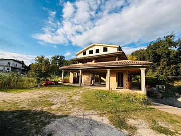 Stabile in costruzione per villa plurifamiliare