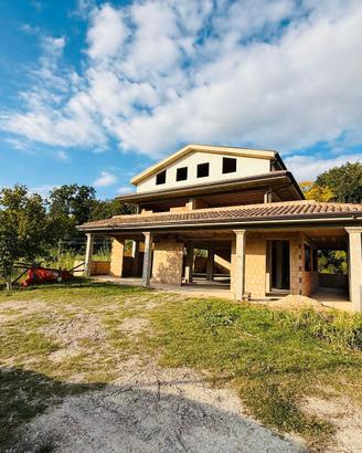Stabile in costruzione per villa plurifamiliare