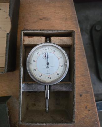 Copia di due comparatori EM d'epoca