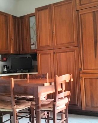 Cucina abitabile legno puro noce veneto