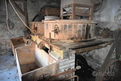 Antico Mulino Completo Macine in Pietra Meccanismi