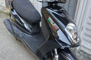 Scooter daelim delfino 125cc km 285