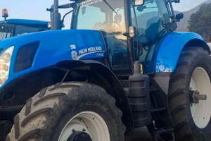 TRATTORE NEW HOLLAND T7040