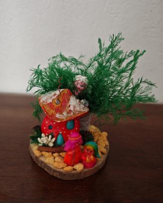 PRESEPE SU DISCO IN LEGNO CON ALBERO E CASETTA