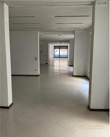 Locale commerciale nel cuore di Piombino