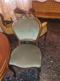 TAVOLO DI LEGNO MASSICCIO CON COMPLETI.