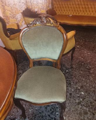 TAVOLO DI LEGNO MASSICCIO CON COMPLETI.