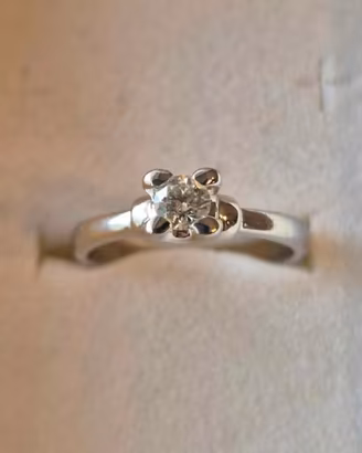 Anello solitario