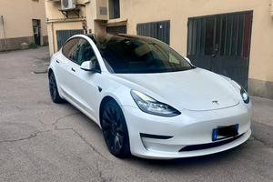 Splendida Tesla Model 3 Performance
