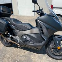 Honda integra 750 dct abs