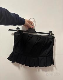 Top nero a balze con pieghe - Zara