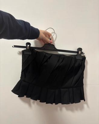 Top nero a balze con pieghe - Zara
