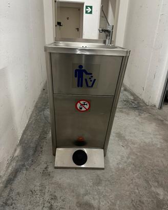 Lavabo acciao inox con pedale usato