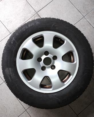 Cerchio in lega  Audi A4 con gomma 205/65/15