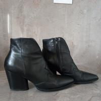 tronchetto in pelle nera 