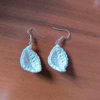 Orecchini foglia bianca