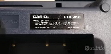 Pianola Casio con supporto