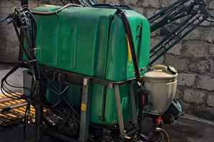 Trattore Botte Unigreen idraulica 1000LT anno 2010