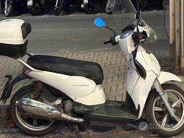 Scarabeo 200 ligth IE 2012