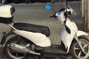 Scarabeo 200 ligth IE 2012