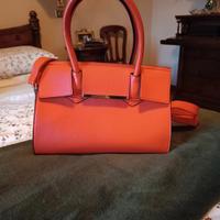 borsa ecopelle colore corallo