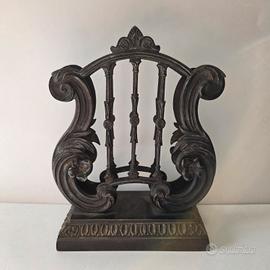 Antico porta lettere a forma di lira in bronzo