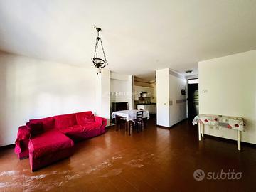 QUADRILOCALE DA RISTRUTTURARE con BOX