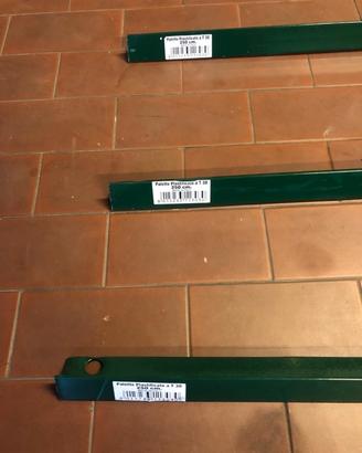 Paletti in ferro  a T verdi per giardino