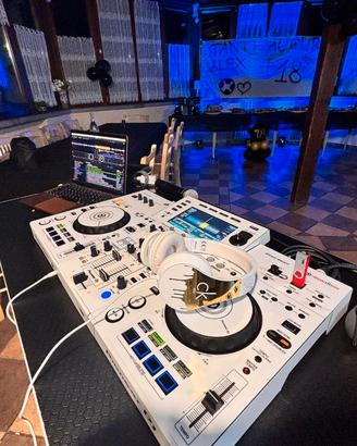 Pioneer XDJ - RR BIANCA + CASE MAGMA